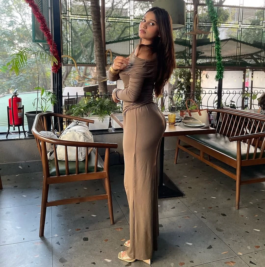 Ritika – Indian escort in Chandigarh — 4 / 5