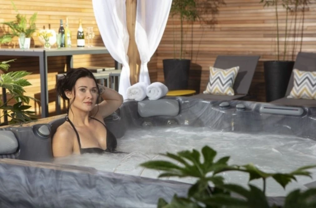 Paradiseon Spa = Female to Male Vip Spa – Indian escort in Hyderabad — 6 / 8