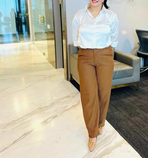 Saasha office girl best sessions – Sri Lankan escort in Colombo — 3 / 4