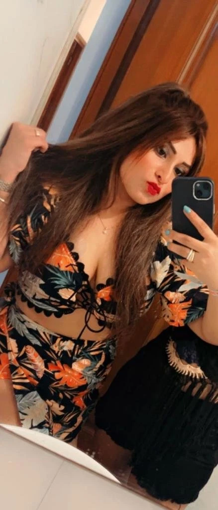 Garima Pandey Real Call Girl – Indian escort in Hyderabad — 1 / 2