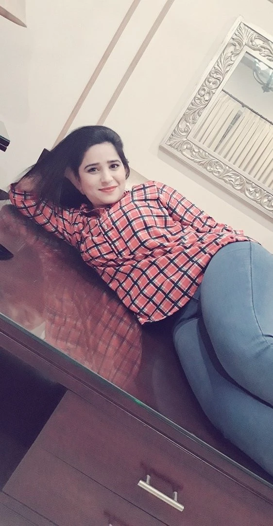 Iram Butt – Pakistani escort in Karāchi — 2 / 10