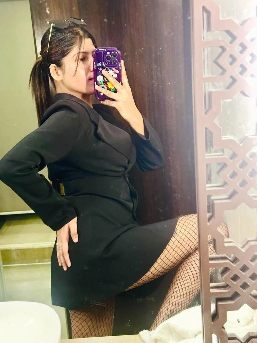 Reena Escorts – Indian escort in Hyderabad — 5 / 7