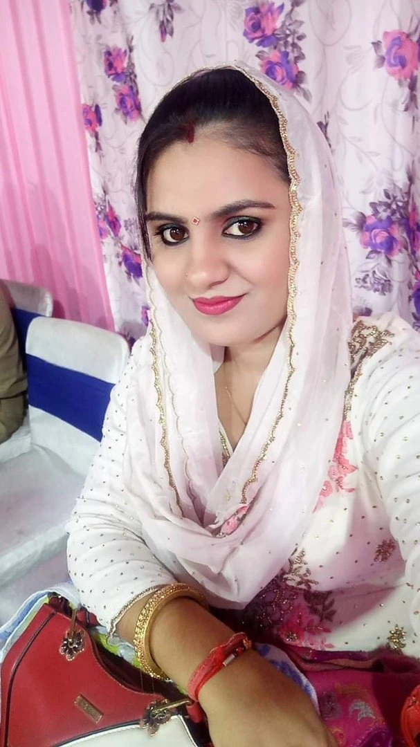 Sanam Butt – Pakistani escort in Lahore — 4 / 11
