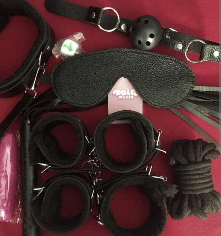 Niki – Ugandan dominatrix in Abidjan — 3 / 4
