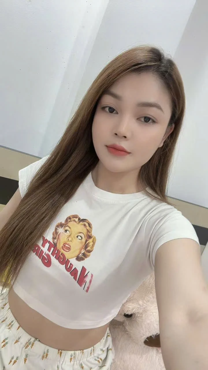 Cà Rốt – Vietnamese escort in Hanoi — 2 / 5
