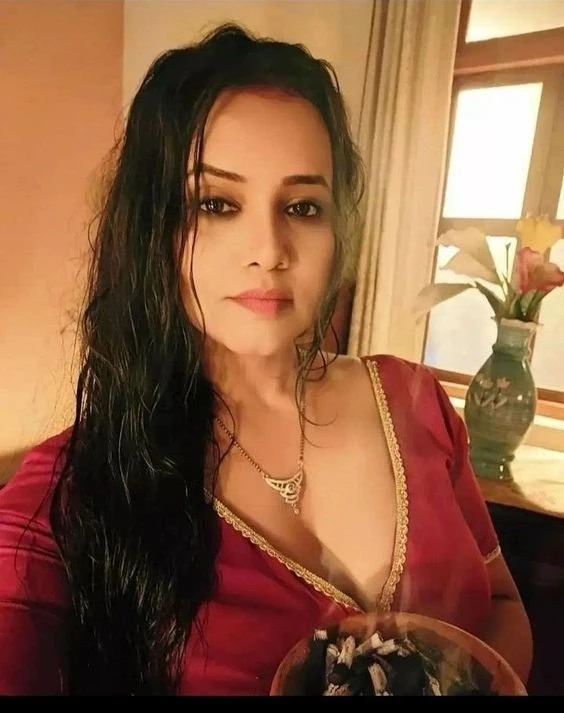 Barsha – escort in Lucknow — 1 / 2