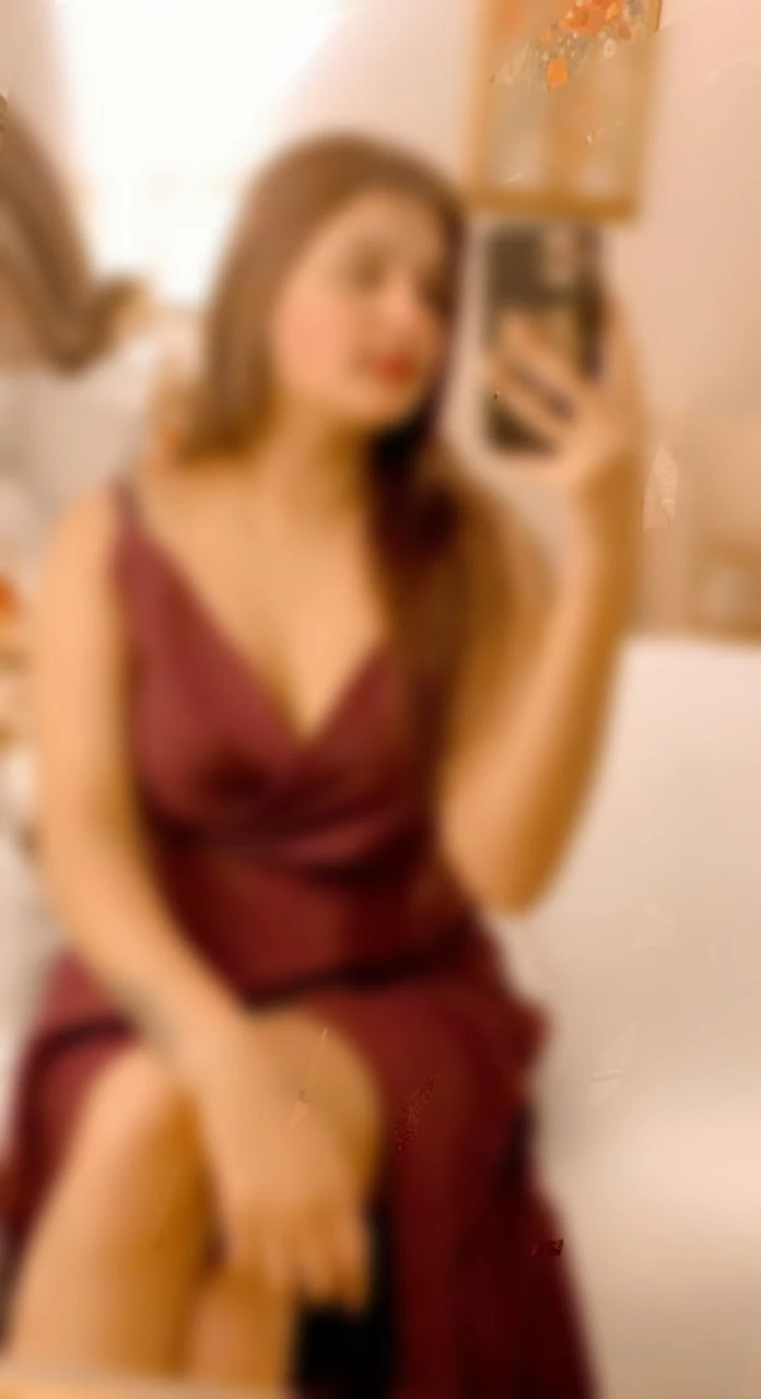Chanchal Real Meet and Camshow – Indian escort in Mumbai — 1 / 5