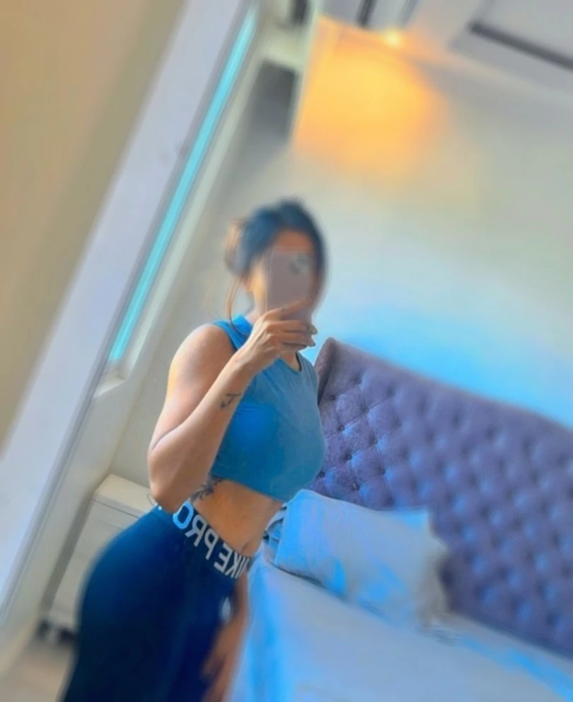 Isha – Russian escort in New Delhi — 2 / 3