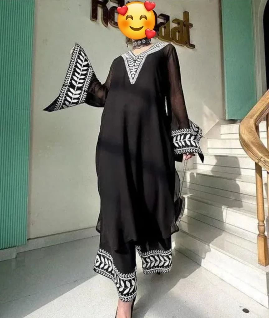 Anamika Private Expression of Elegance – Indian escort in Hyderabad — 4 / 5