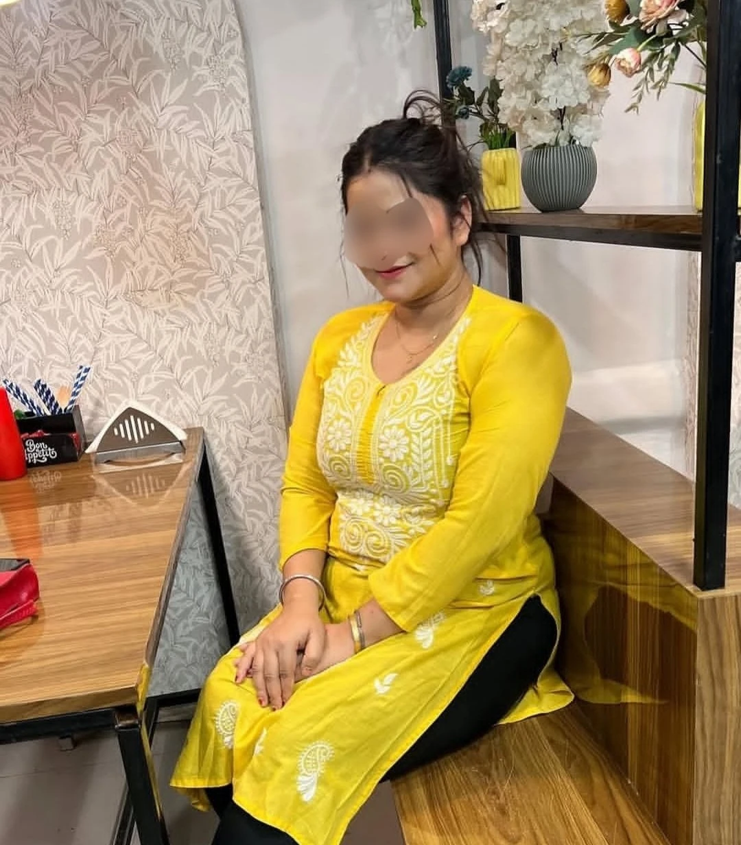 Komal – Indian masseuse in Kathmandu — 3 / 6