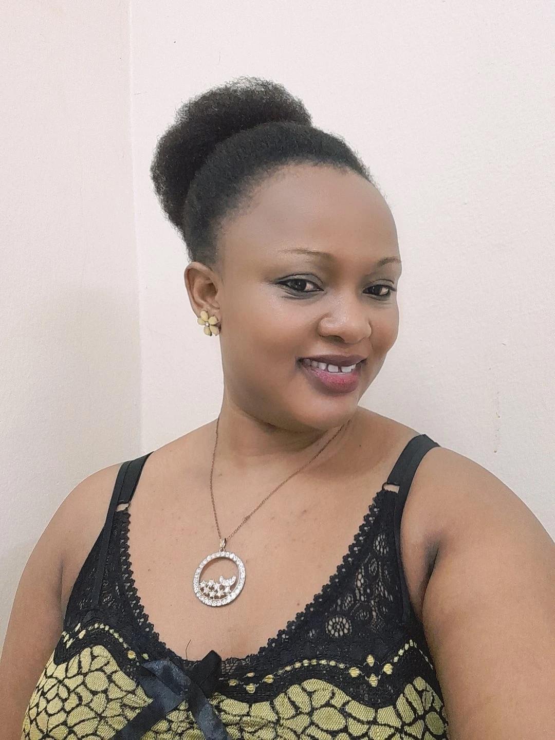 Faith – Cameroonian escort in Damascus — 2 / 5