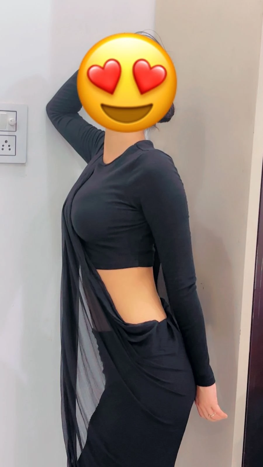 Sofia Meet & Cam – Indian escort in New Delhi — 18 / 25