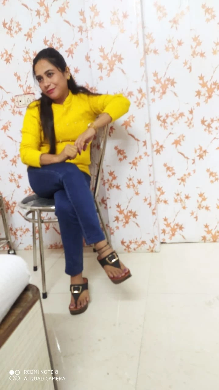 Survi Singh – Indian escort in Thane — 2 / 3