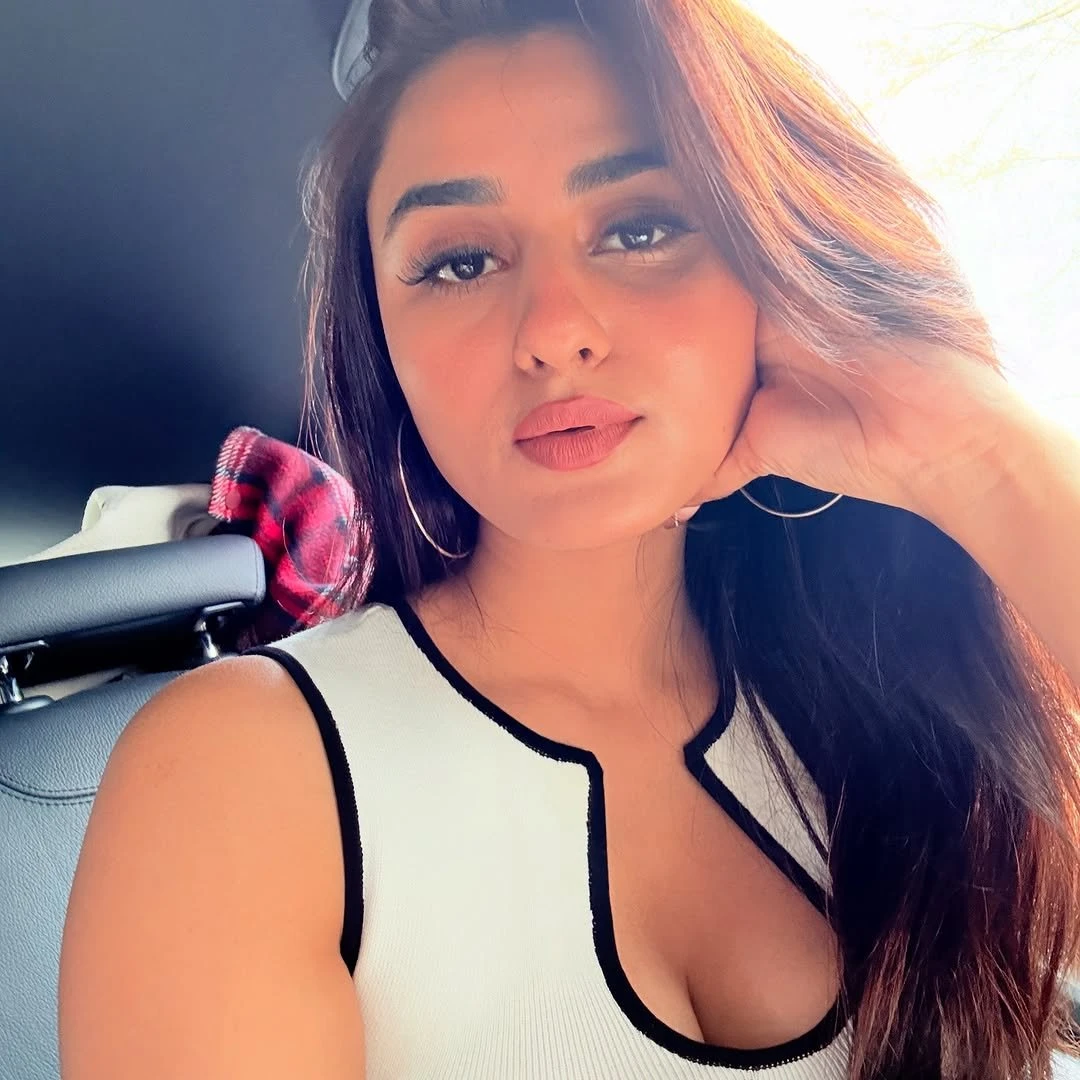 Komal – Indian escort in Manali — 2 / 4