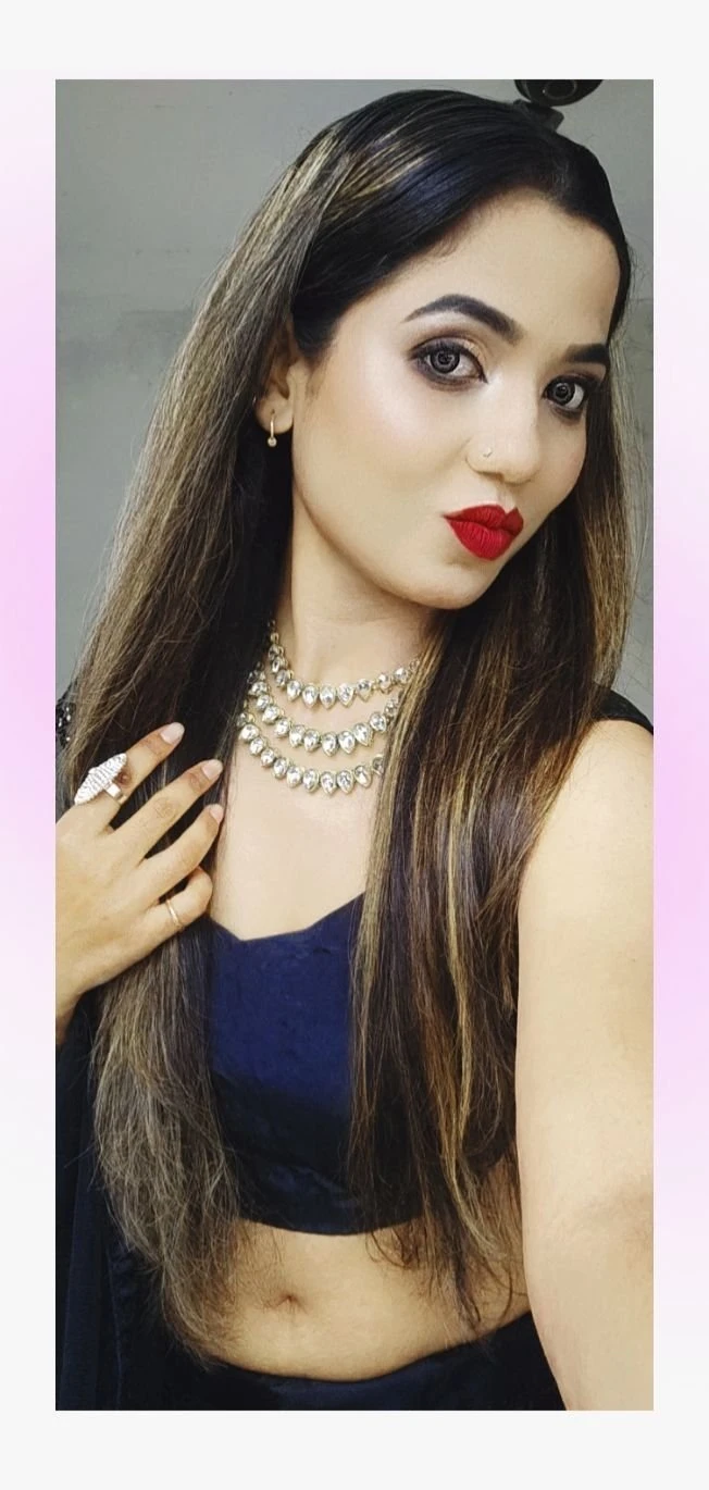 Priya Patel – Indian escort in Mumbai — 2 / 3