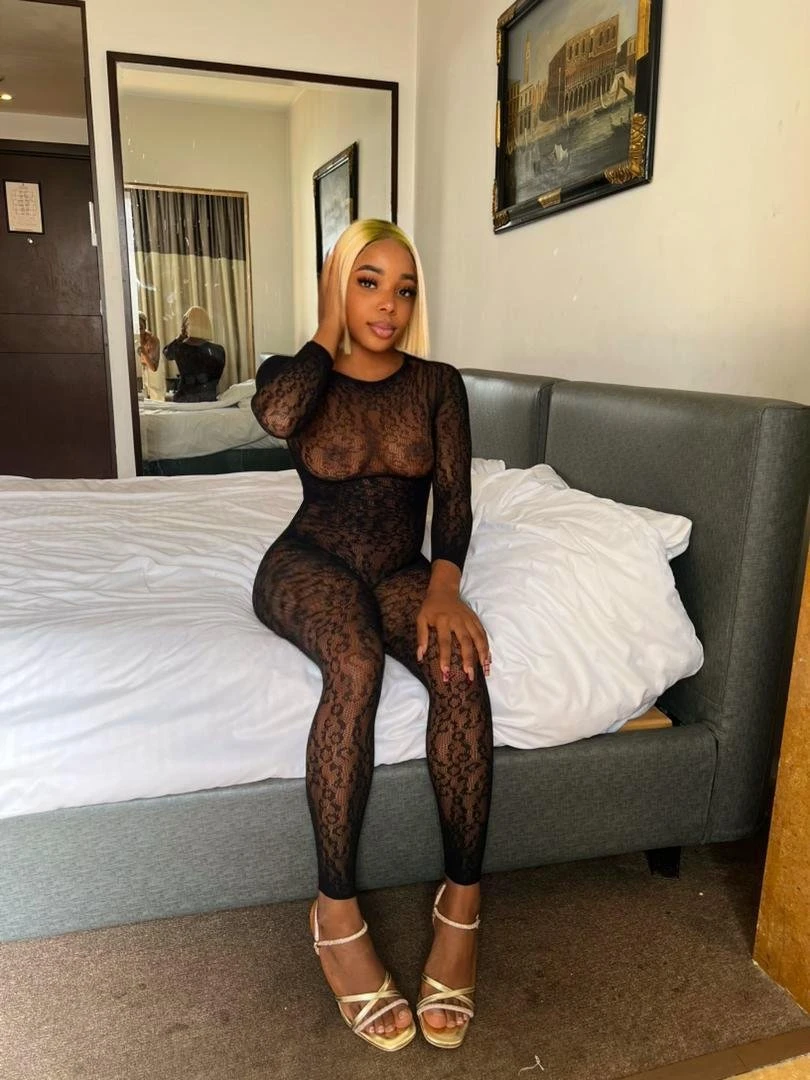 Ayra – South African escort in Beirut — 3 / 6