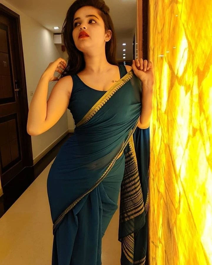 Janvi – Indian escort in Hyderabad — 1 / 2