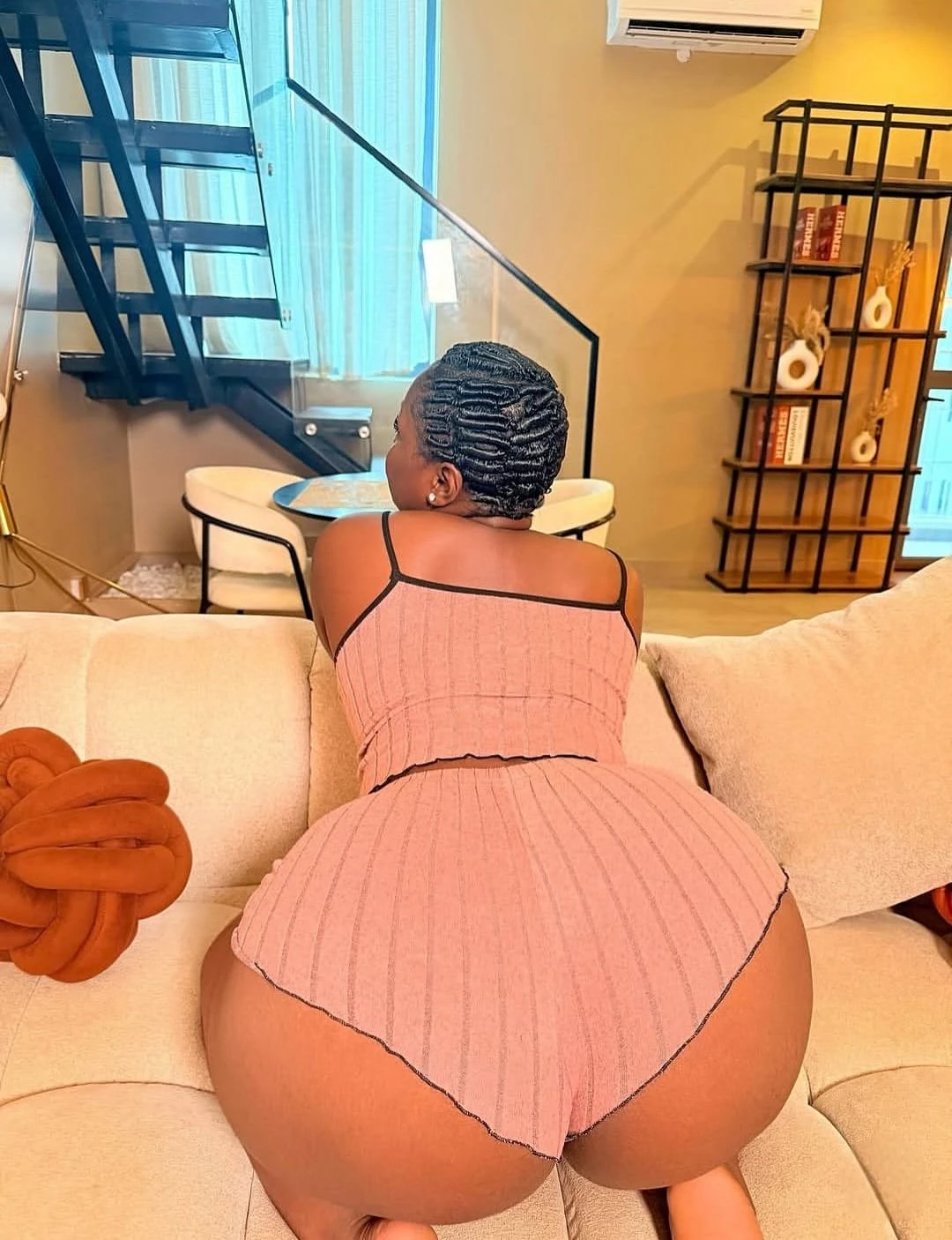 Nadia – Central African escort in Visakhapatnam — 3 / 7