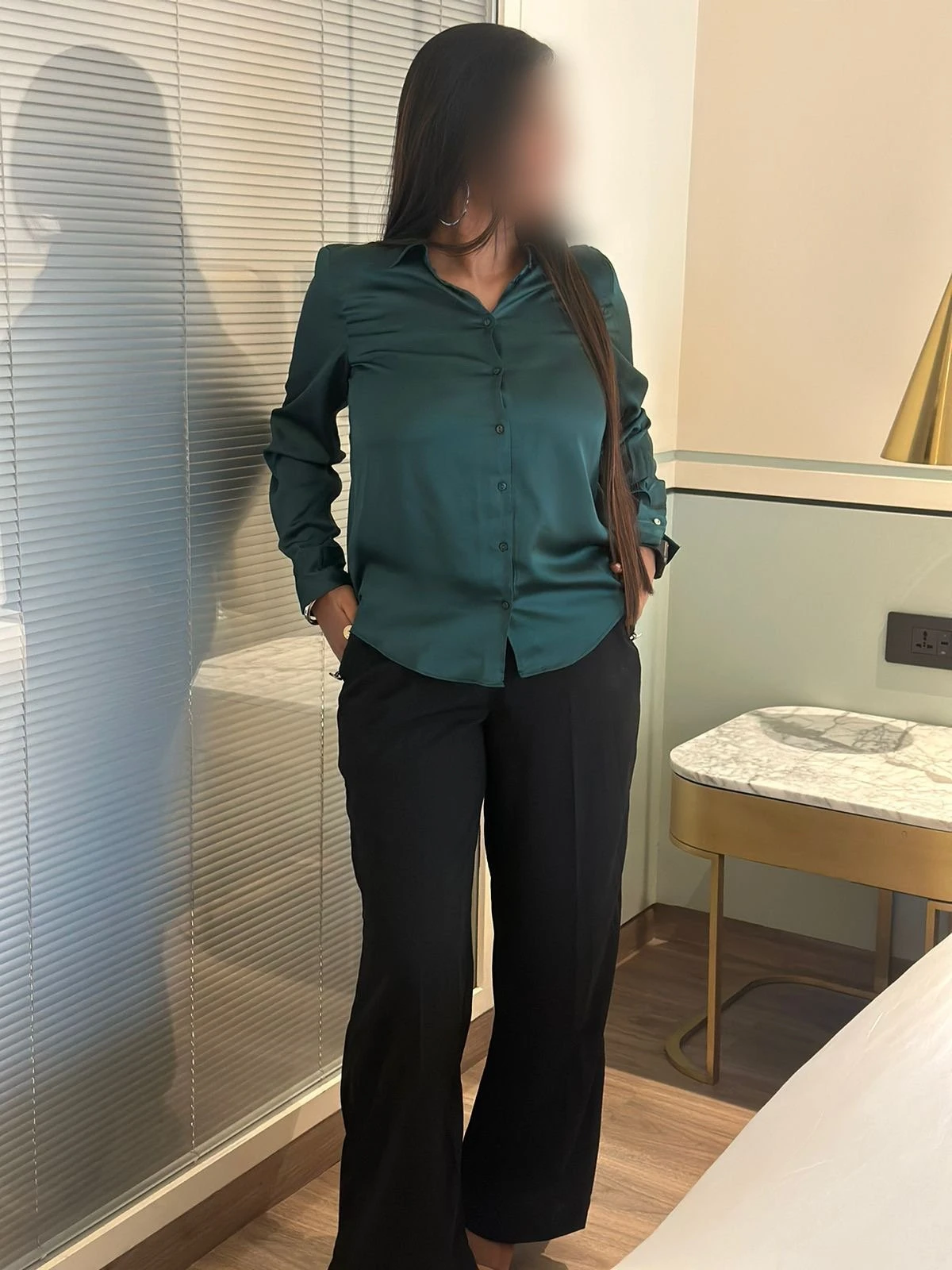 Queen Zoya Real Meet & Camshow – Indian escort in Mumbai — 3 / 10