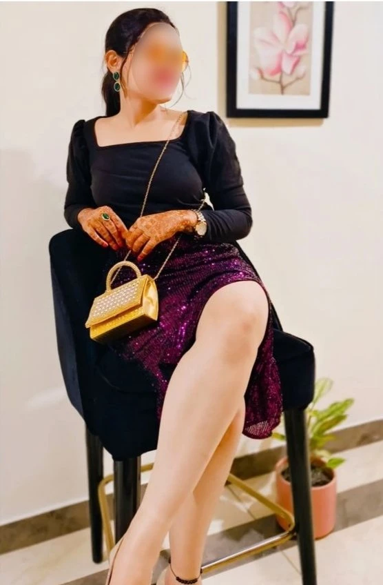 (CAM & SEX CHAT) real meet – Indian escort in Hyderabad — 1 / 5