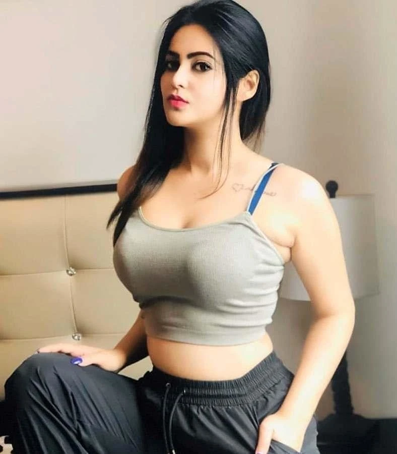 Shivani Independence – Indian escort in New Delhi — 2 / 4