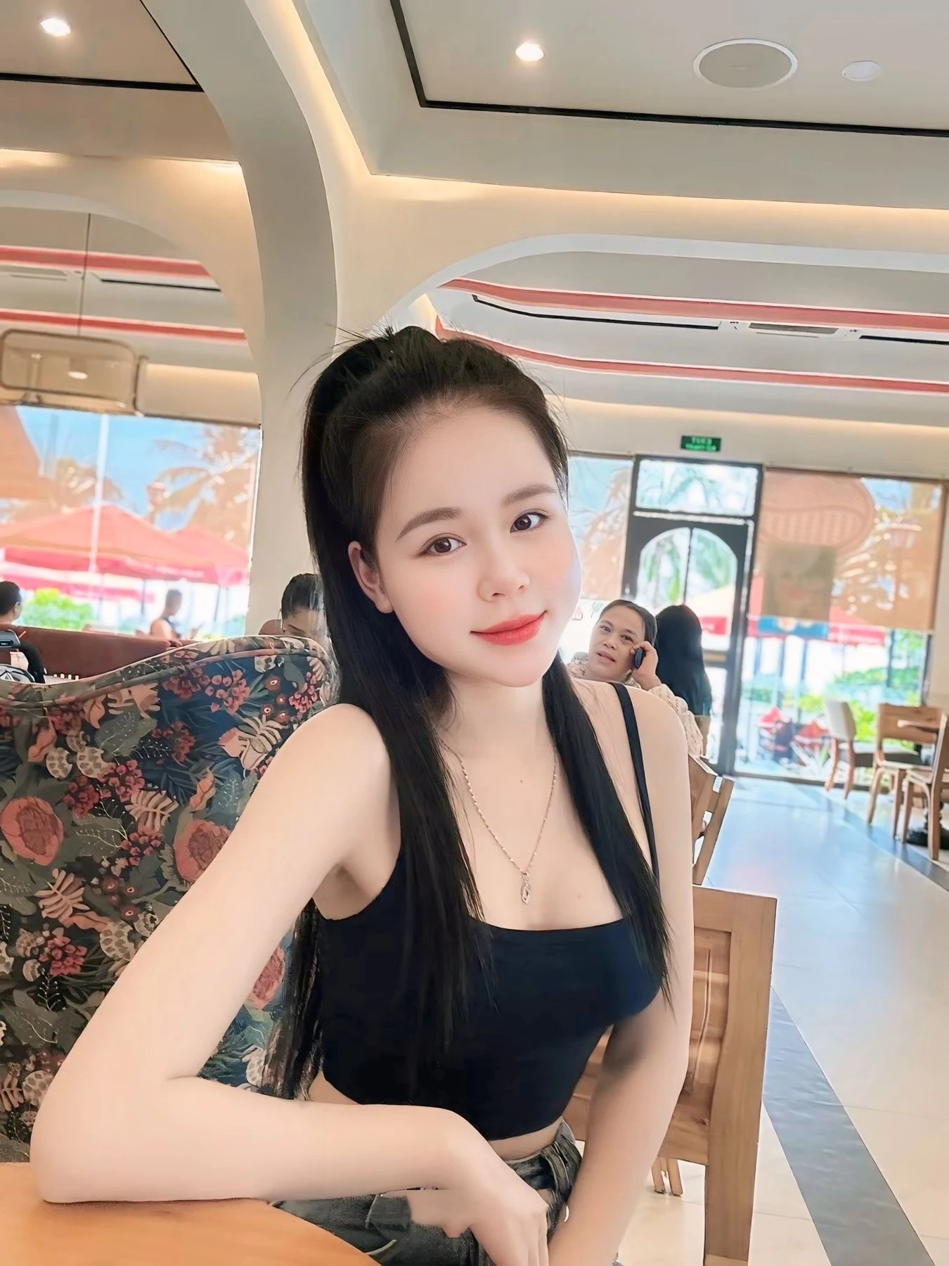 Jenni – Singaporean escort in Da Nang — 14 / 23