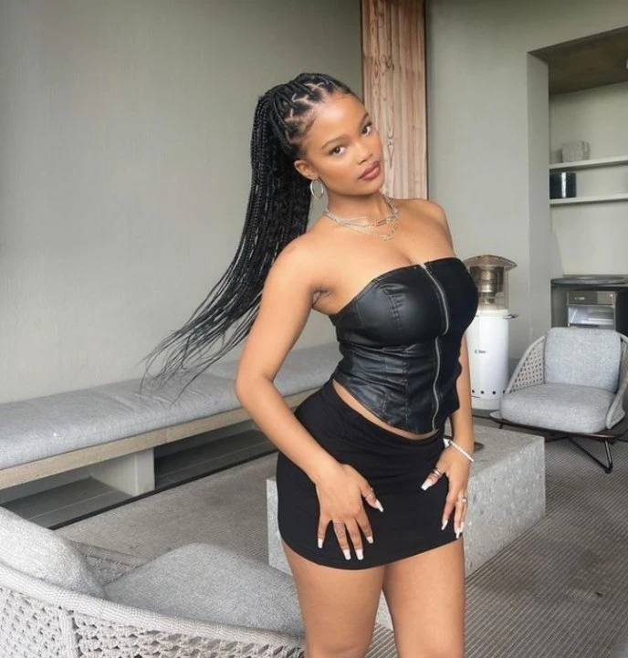 Rina – Burkinabe escort in Pune — 2 / 4