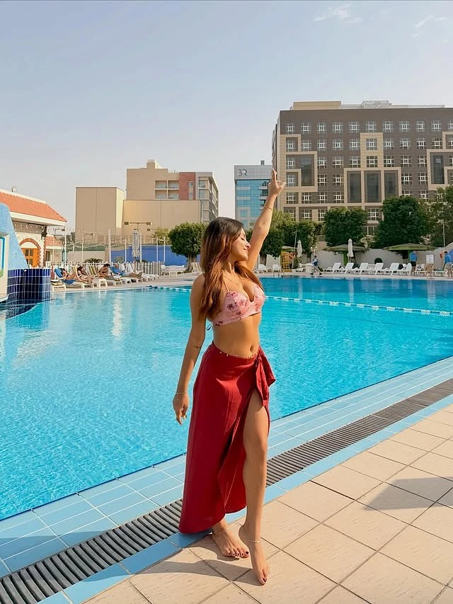 Riya – Indian escort in Gangtok — 6 / 9