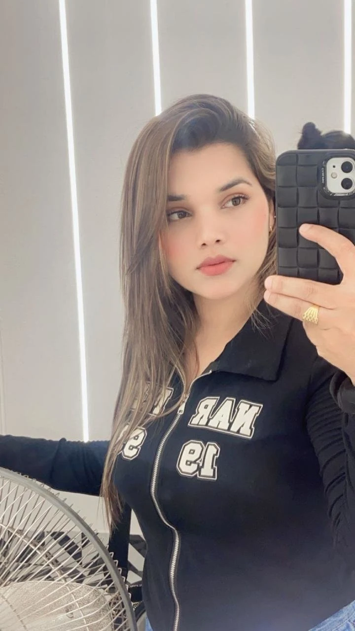 Diya Saxena – Indian escort in Pune — 2 / 3