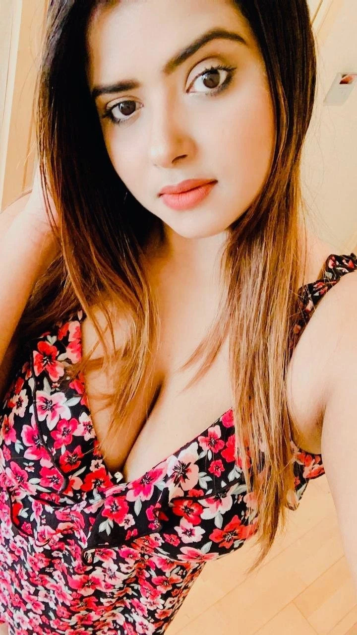 Chandni Arora – Indian escort in New Delhi — 1 / 2