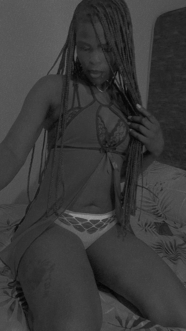 Minaj – Zimbabwean escort in Hyderabad — 2 / 4