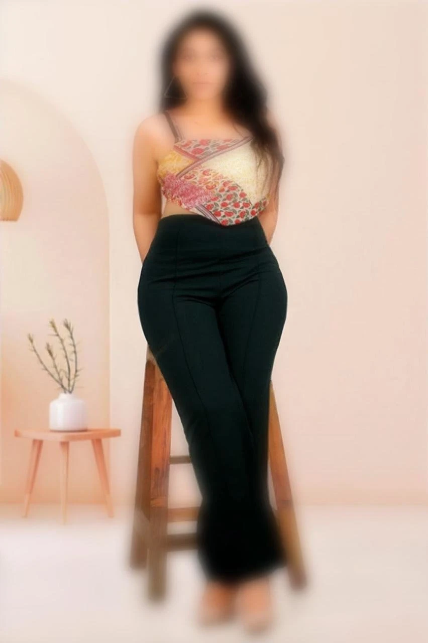 Shreya – Indian escort in Hyderabad — 1 / 2