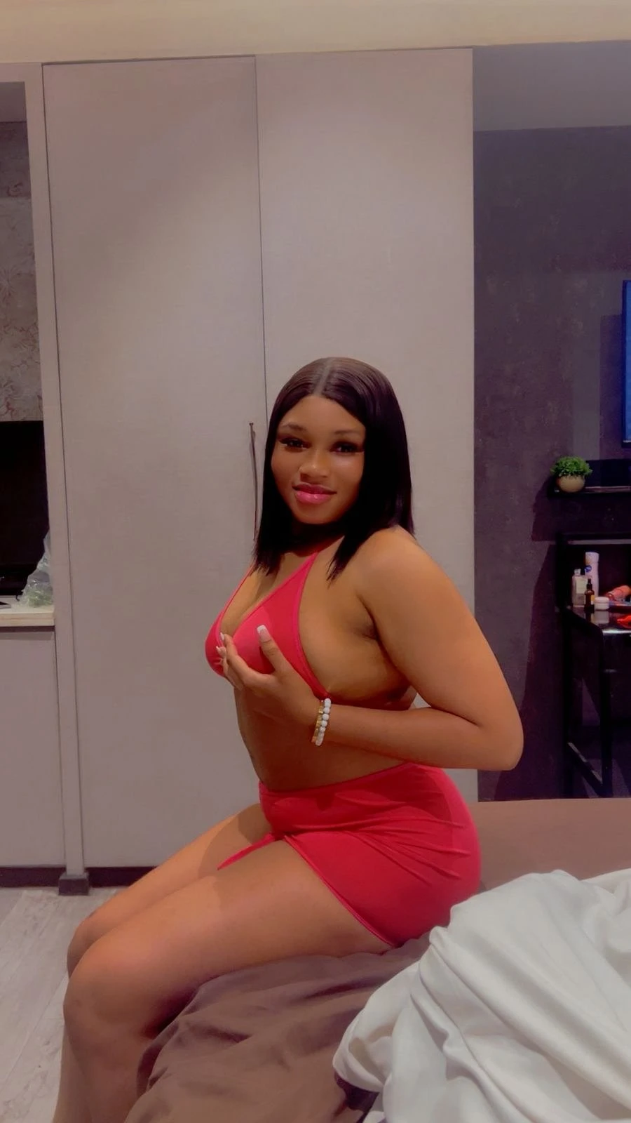 Nancy – South African escort in Noida — 2 / 4
