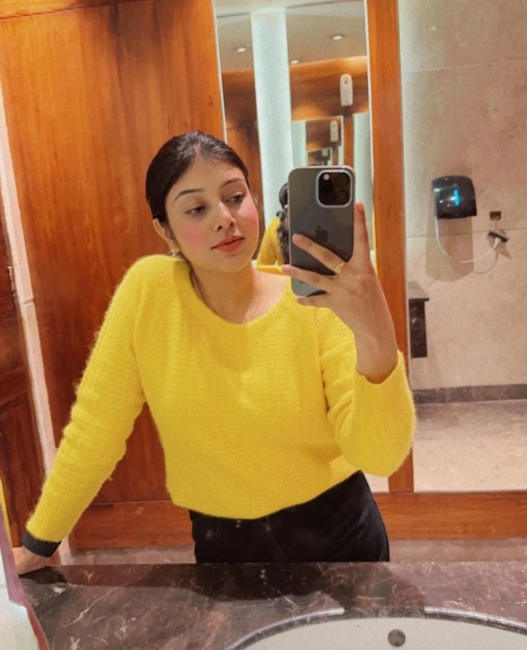 Nitu Singh Real meet or cam show – Indian escort in Hyderabad — 2 / 5