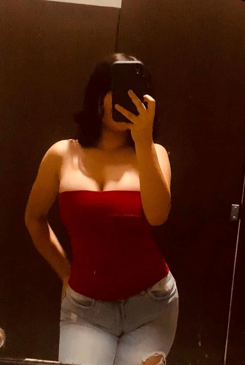 Sanjana – Indian escort in Hyderabad — 3 / 4