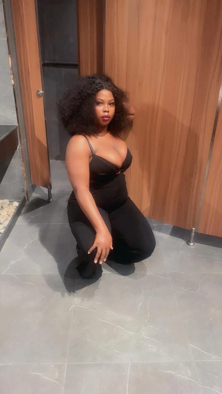 LILLY, BIG BOOBS – Kenyan escort in Gurgaon — 4 / 5