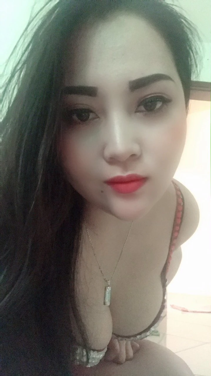 A My – Vietnamese masseuse in Maldives — 2 / 7