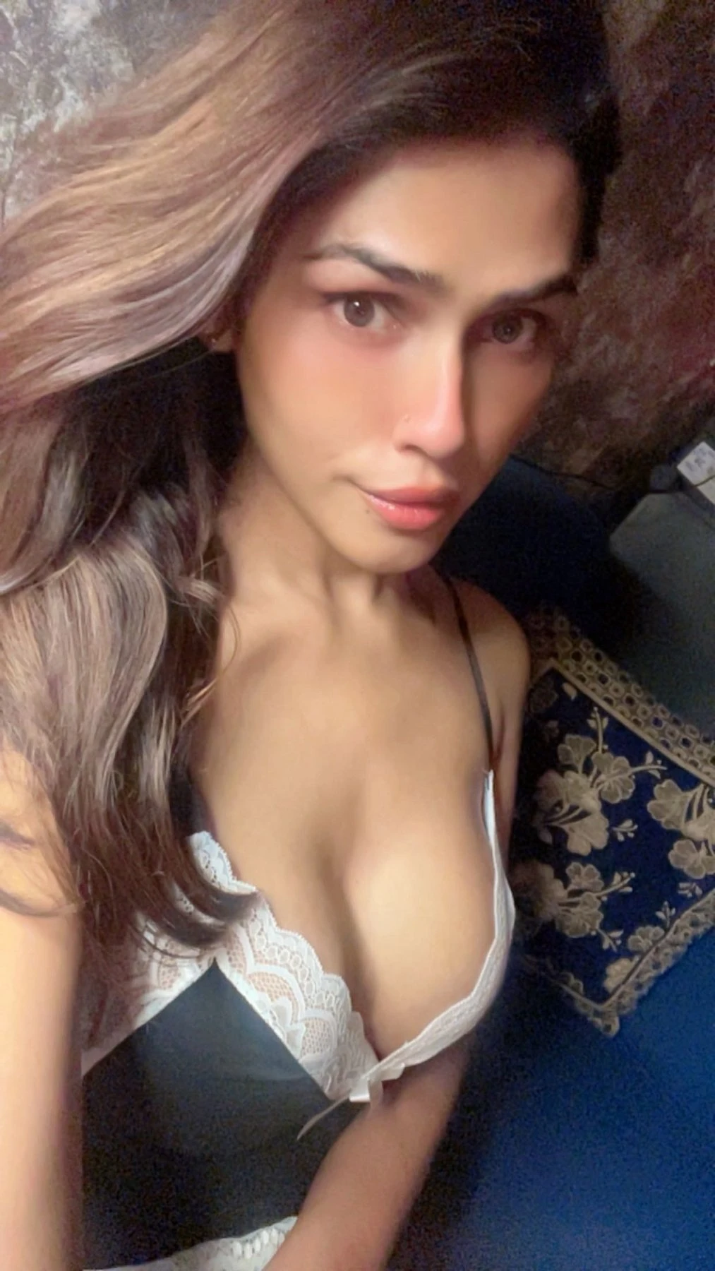 Saina | Only for Webcam – Indian escort in Mumbai — 4 / 16