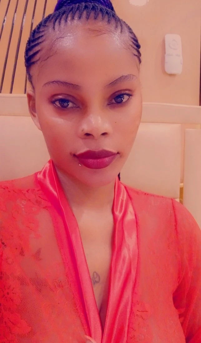 Cute Reina – South African escort in New Delhi — 5 / 9