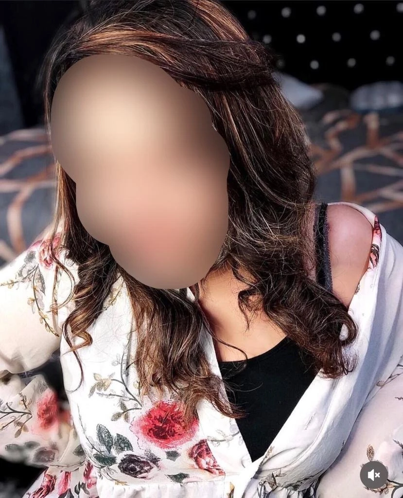 Tanisha Sharma – Indian escort in Hyderabad — 2 / 3
