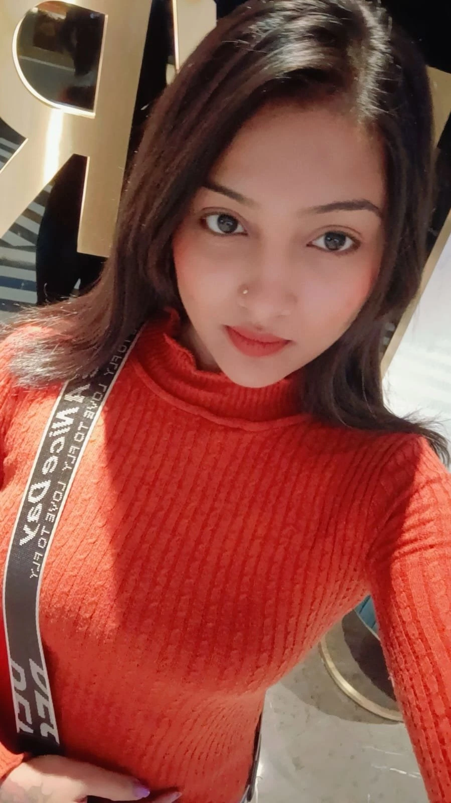 Kajal ( cam session or real meet) – Indian escort in Hyderabad — 1 / 4