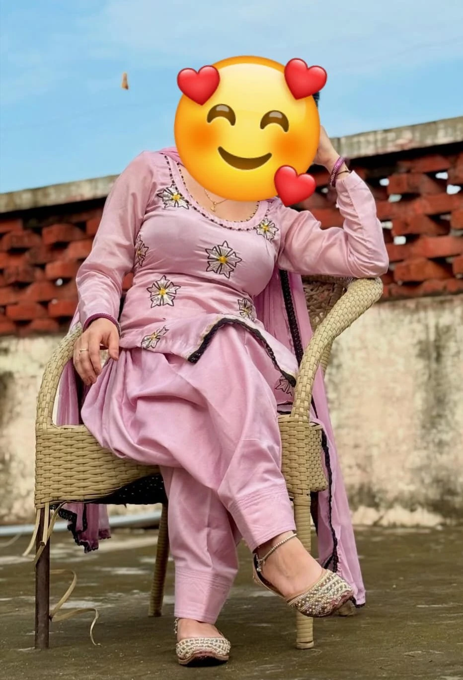 punjabi patola Cam/meet – Indian escort in New Delhi — 4 / 10