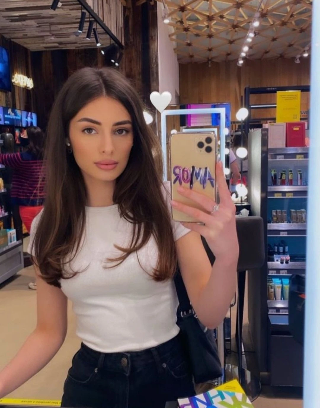 Hansika in hotels escort service models – Indian escort in Mumbai — 3 / 4