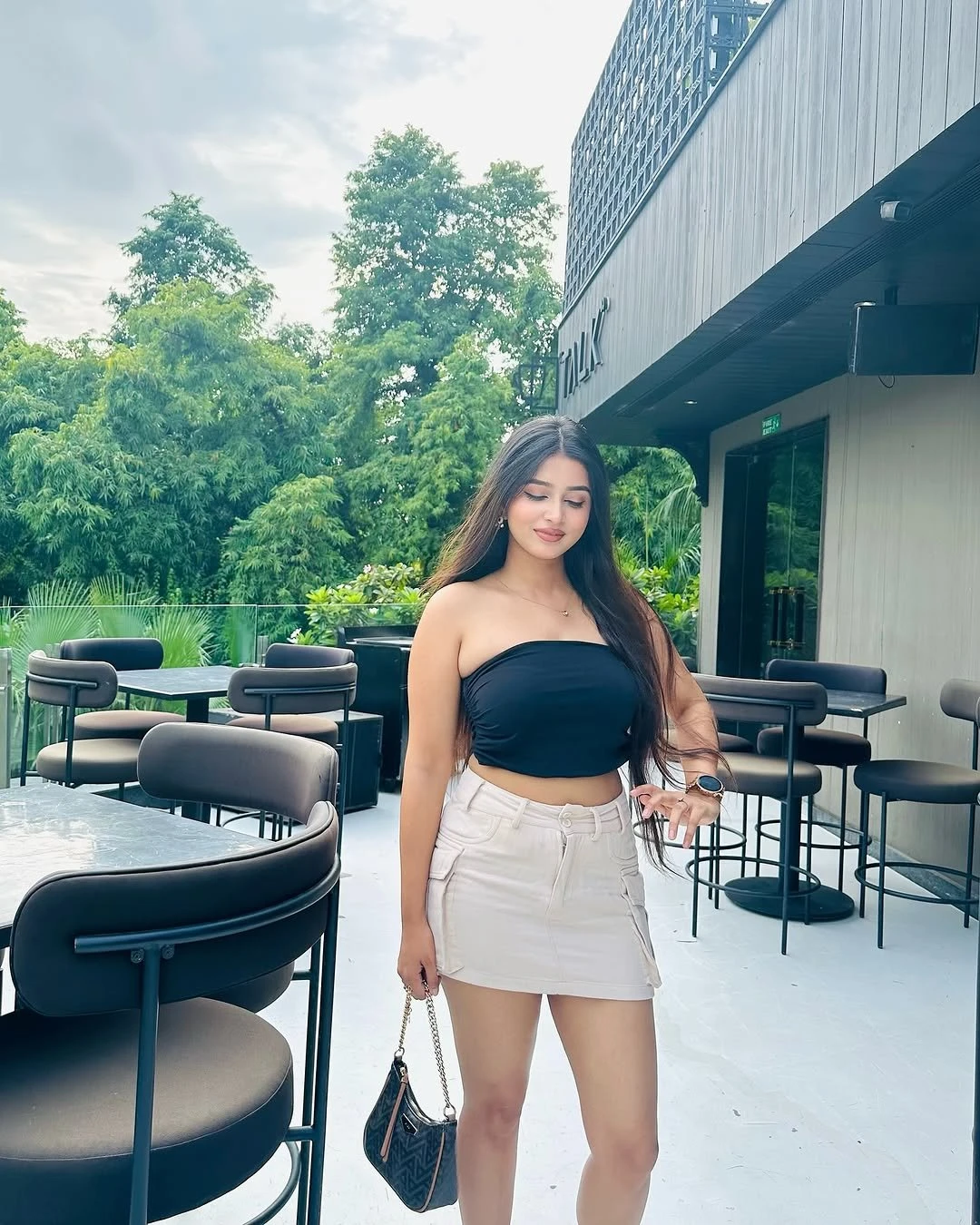 Avantika – Indian escort in Kochi — 3 / 4