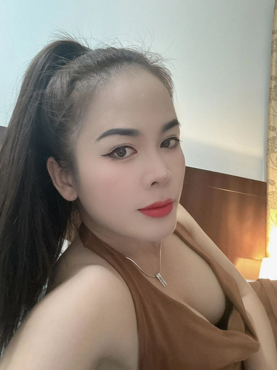 Jenifer – Vietnamese escort in Colombo — 3 / 4