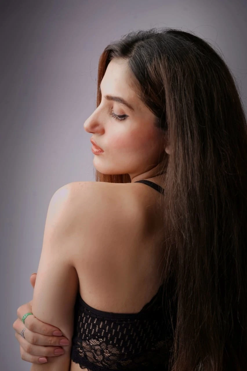 Gully – Pakistani escort in Islamabad — 3 / 4