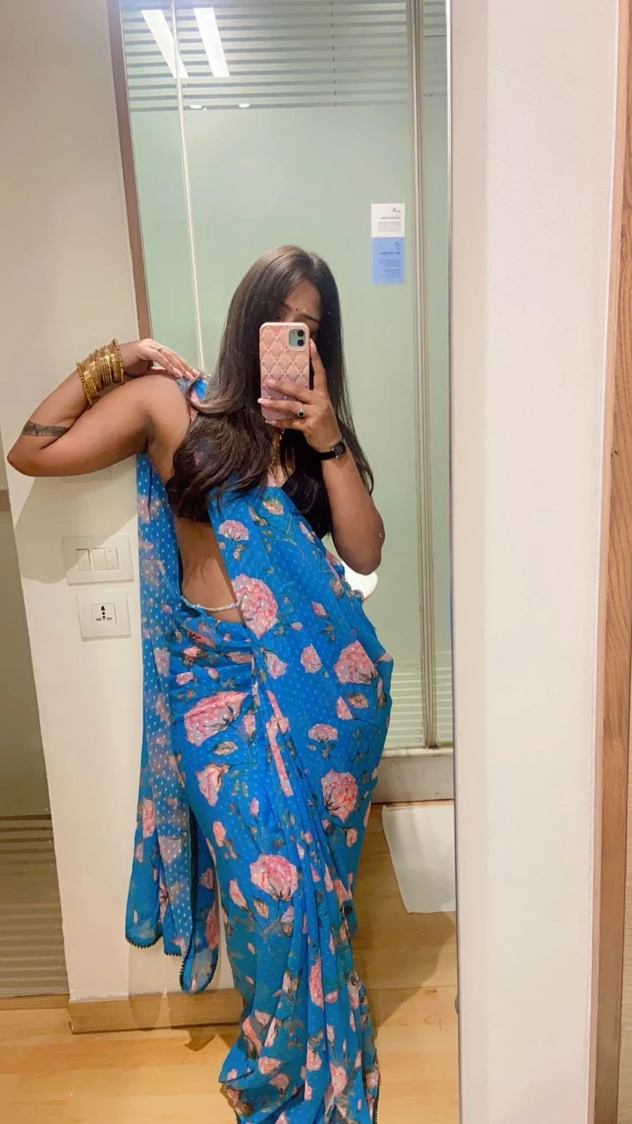 Poonam Sharma – Indian escort in Pune — 1 / 2