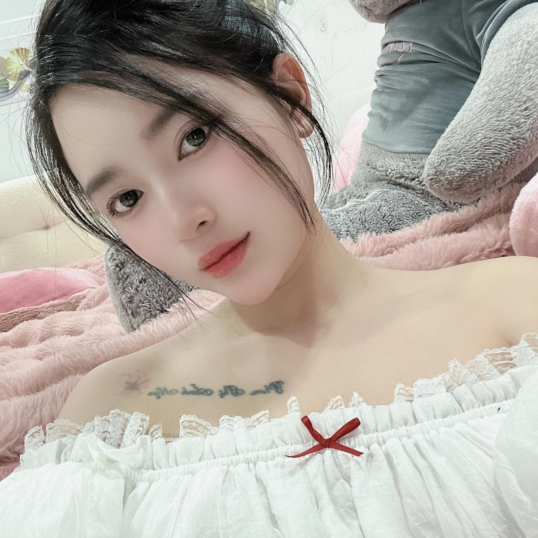 Linh Phạm – Vietnamese escort in Da Nang — 4 / 8