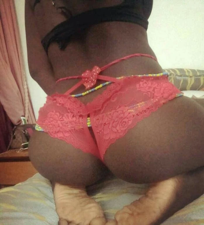 Leila – escort in Abidjan — 3 / 4
