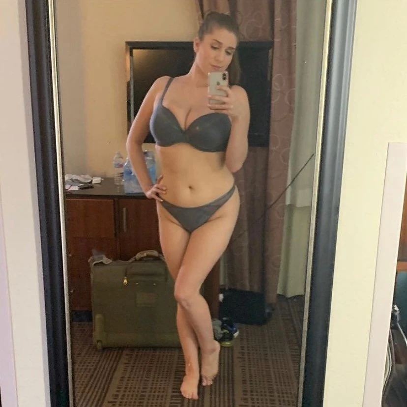 Mary John – American escort in Florida — 2 / 3